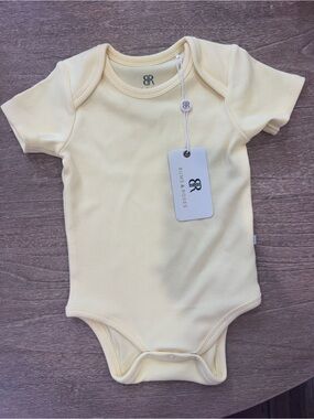 Bums & Roses NATURAL BAMBOO
Ribbed Bodysuit